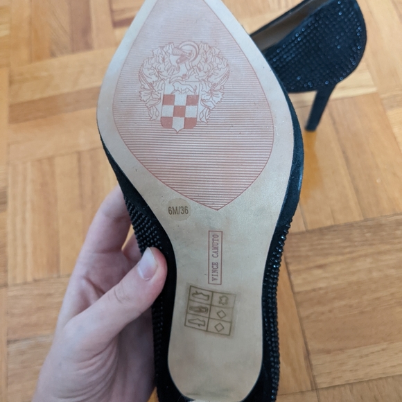 Never worn Vince Camuto black leather heels in size 6 - Picture 3 of 3
